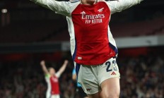 开云体育官网-里昂主场大胜，近期表现出色