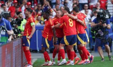 开云体育入口-精湛技巧！欧洲杯预赛中球员带队成功