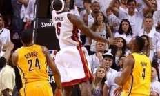 开云APP-步行者主场击败老鹰：奥拉迪波发挥稳定带队取得胜利