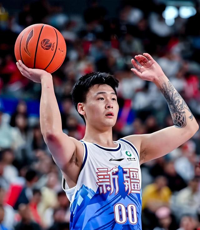 广东男篮大胜新疆队，成功晋级半决赛