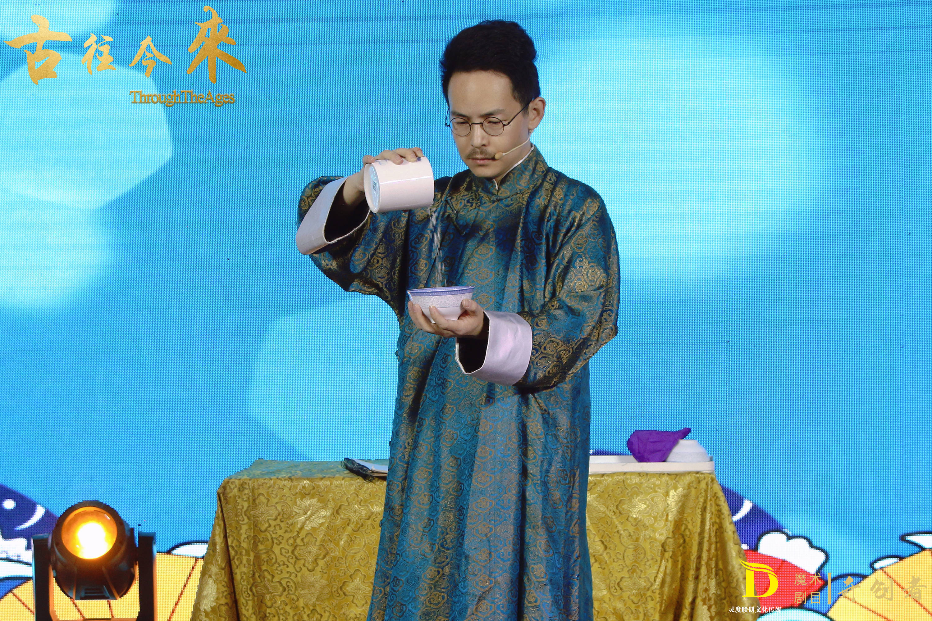 精湛技艺轮番上演，令人百看不厌的简单介绍