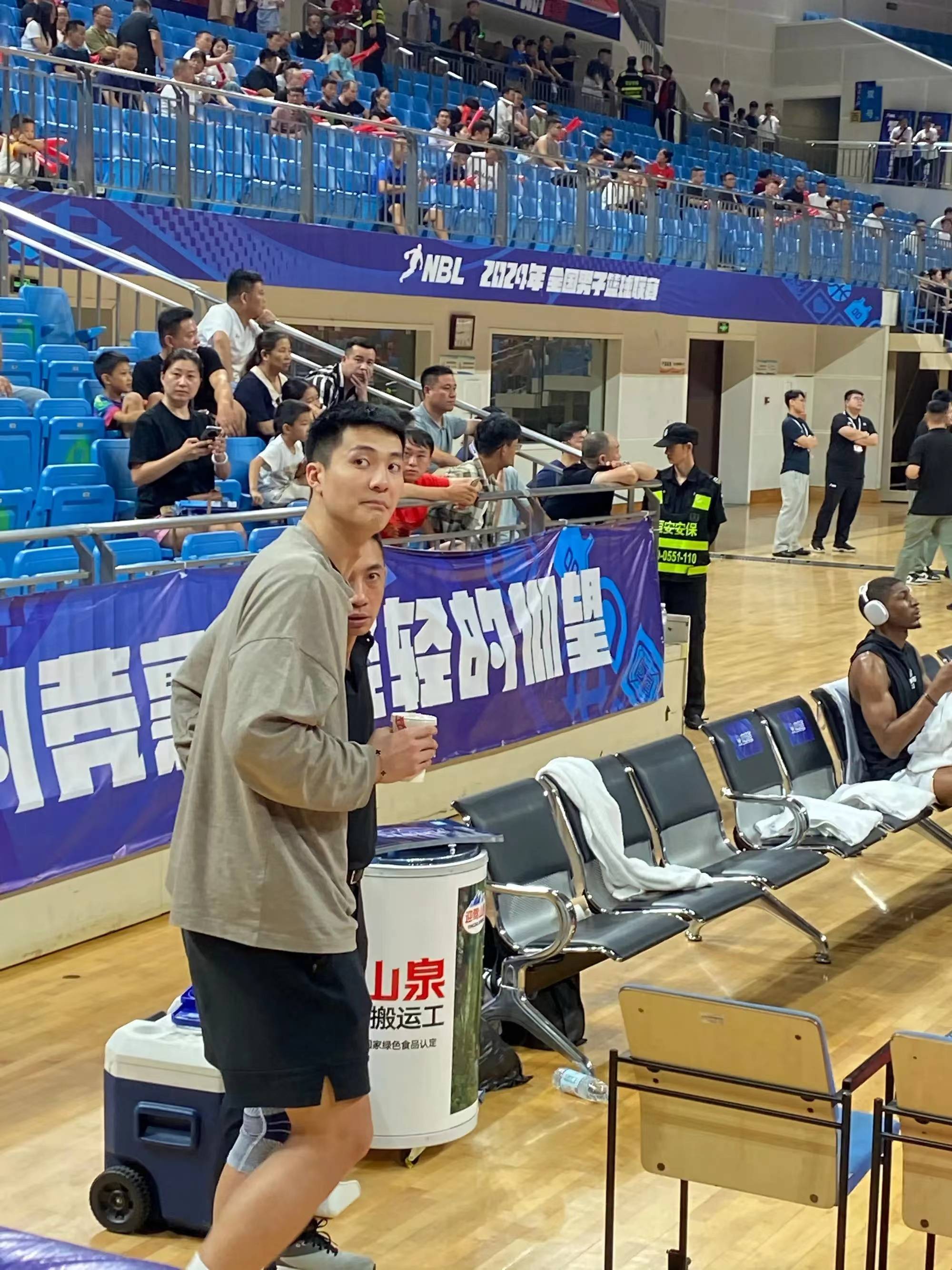 篮球赛事现场卫生安全存隐患