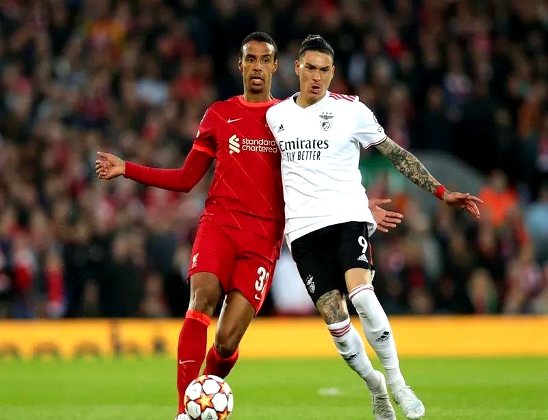 利物浦客场大胜伯恩利,继续保持领先位置 利物浦客场大胜伯恩利,继续保持领先位置