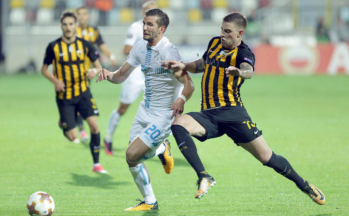 皇家社会战胜对手，全队士气高涨！