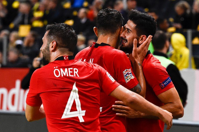 包含荷兰大胜摩尔多瓦，小组出线前景看好的词条