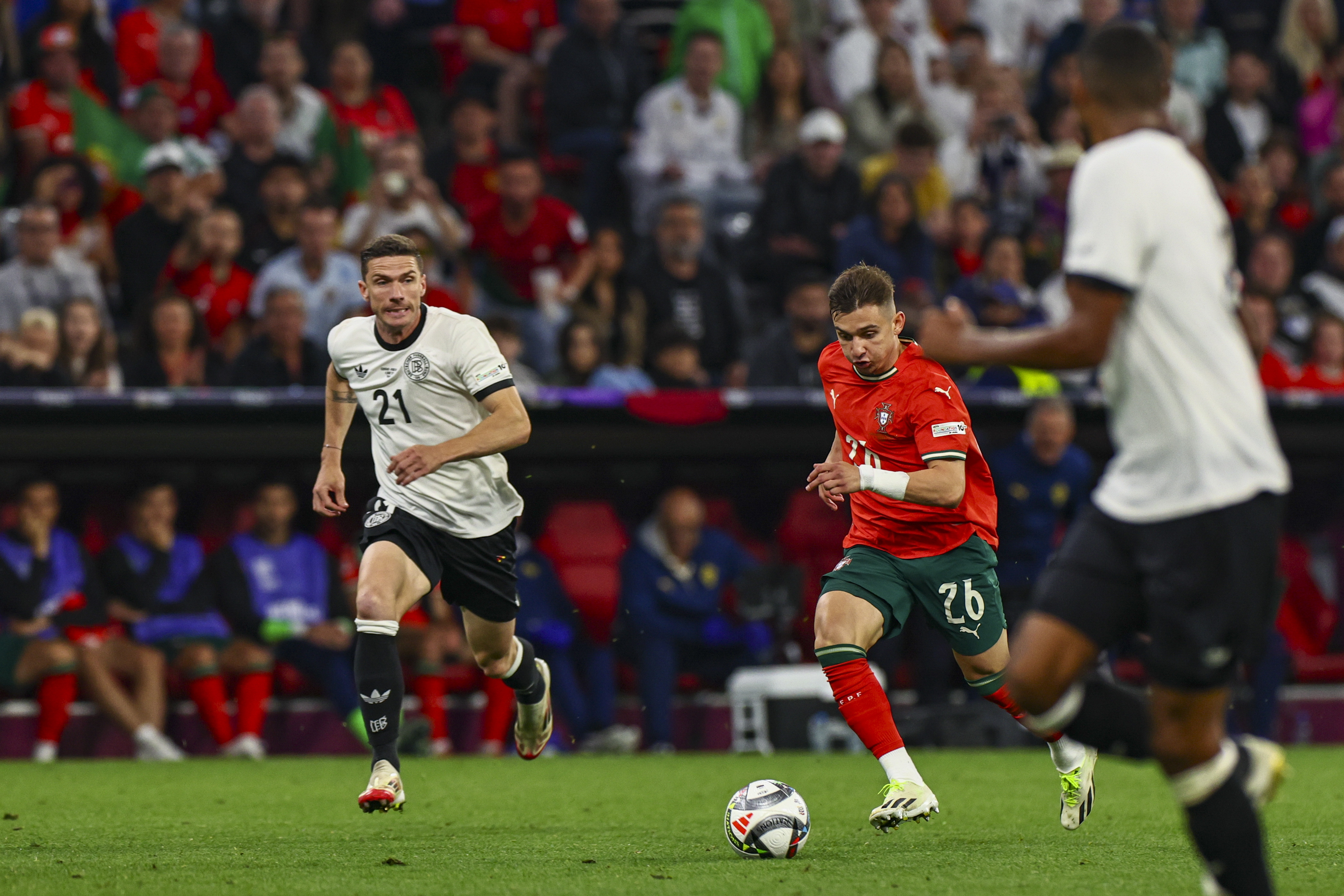 葡萄牙逆转英格兰,晋级欧预赛半决赛 葡萄牙逆转英格兰,晋级欧预赛半决赛