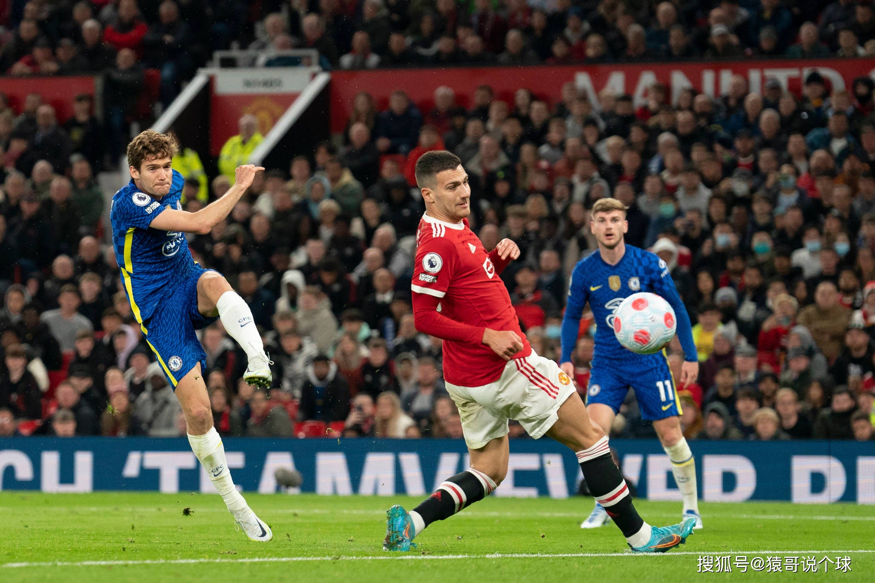 曼城进攻猛烈频频得分,大比分取胜稳占上风 曼城进攻猛烈频频得分,大比分取胜稳占上风