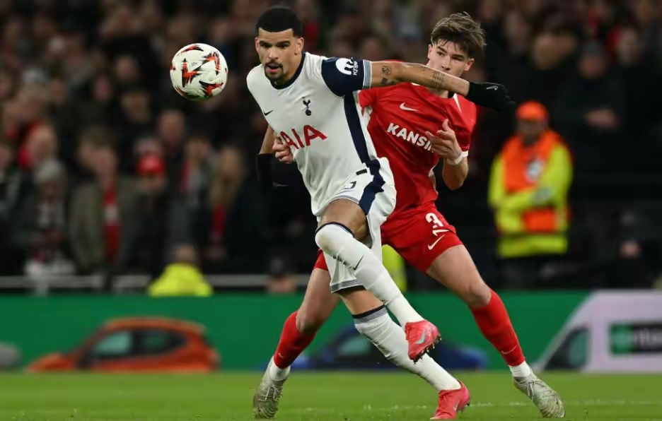 包含托特纳姆热刺客场不敌升班马，欧联席位动摇的词条