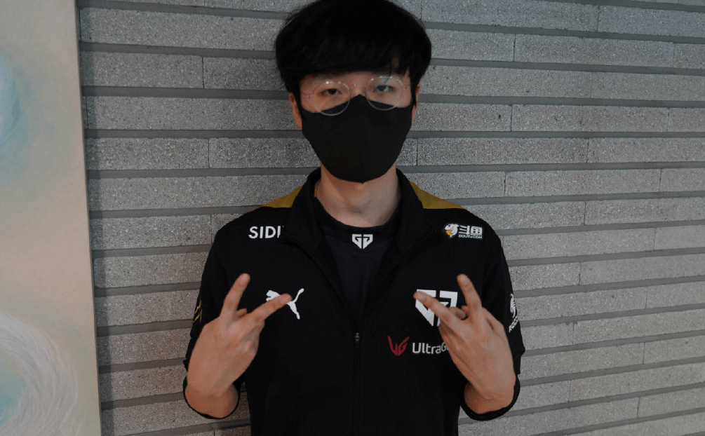 CLG血洗BRO，Peanut极限生还后反打鏖战多局全球总决赛，锁定晋级资格的简单介绍