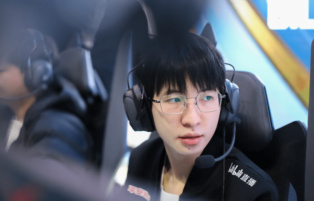 T1绝杀BLG，Elk极限生还后反打强强对话全球总决赛，让粉丝疯狂欢呼