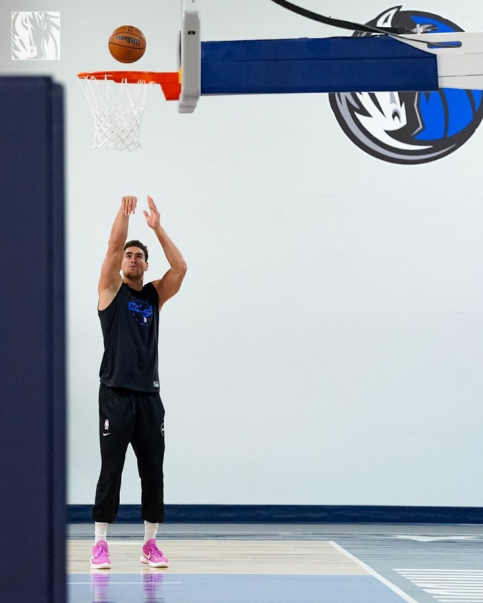 关于独行侠主教练大赞球队表现，期待更多突破的信息