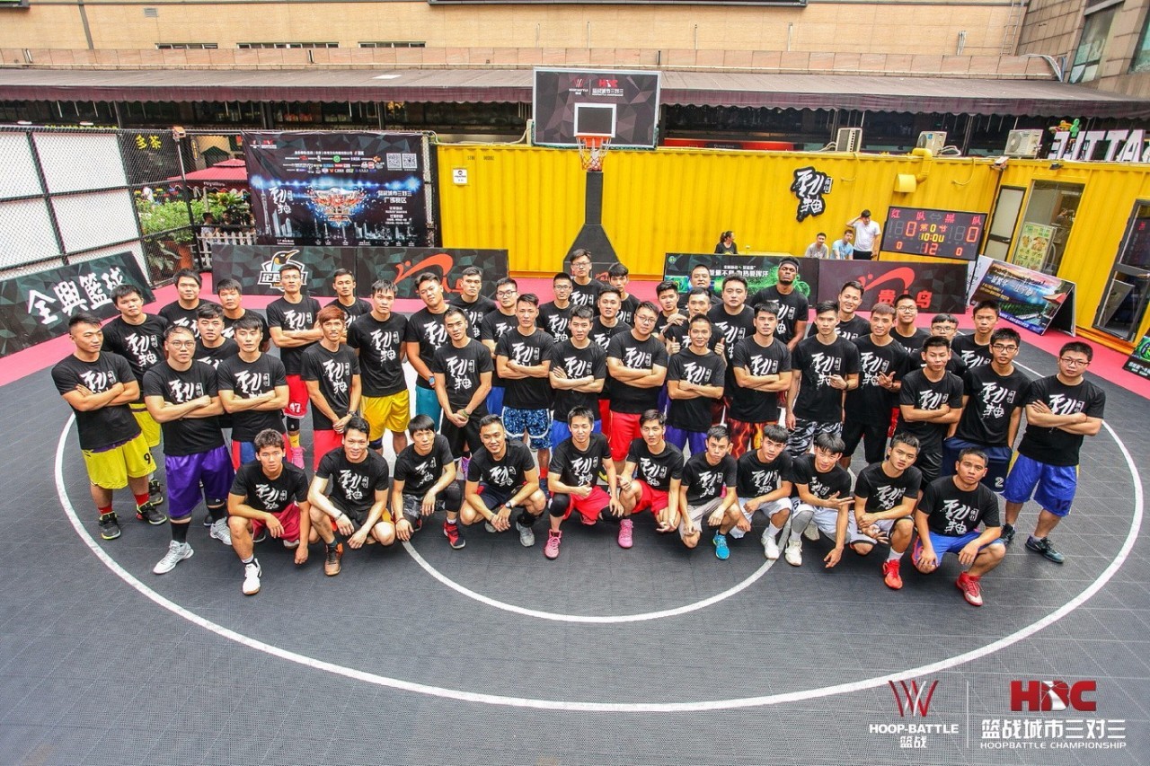 强强对话:球队激烈争夺胜利 强强对话:球队激烈争夺胜利