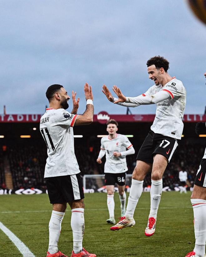 利物浦客场逼平埃弗顿,保持不败纪录 利物浦客场逼平埃弗顿,保持不败纪录