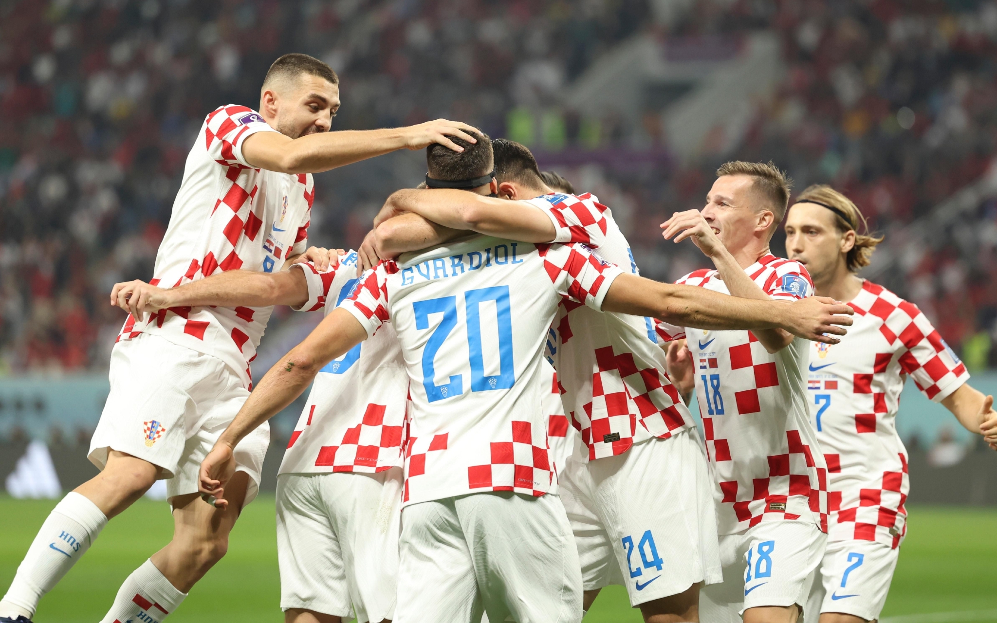 克罗地亚国家队在客场战胜俄罗斯，取得胜利