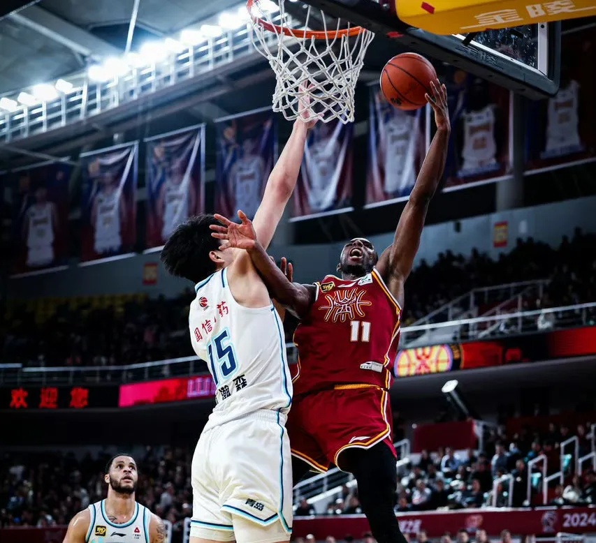 燃情对垒，决胜千里，篮球盛宴震撼每个瞬间！