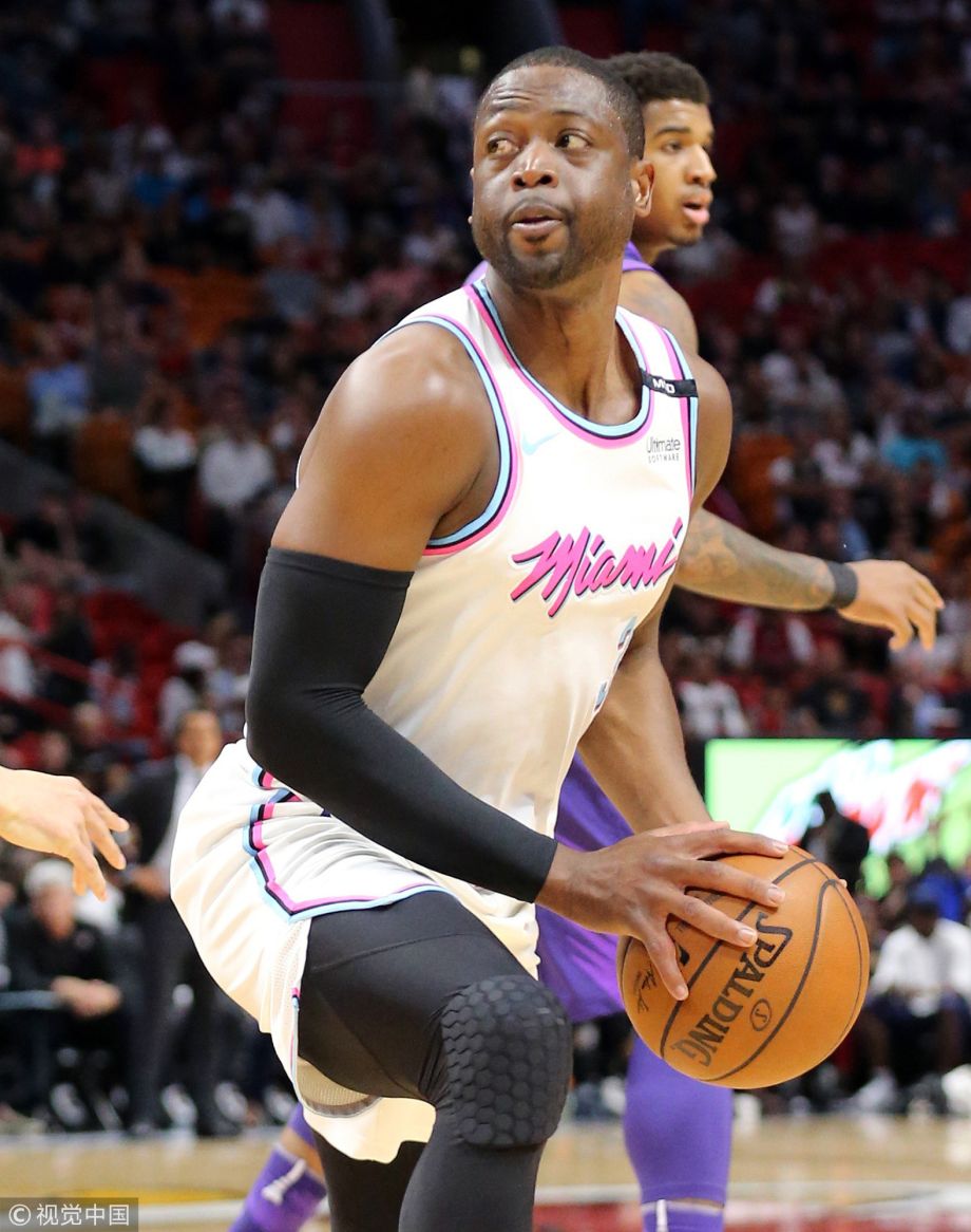 包含上海队险胜热火，布克点燃赛场的词条